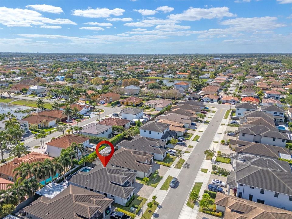 最近售出: $912,000 (4 贝兹, 3 浴室, 0 平方英尺)