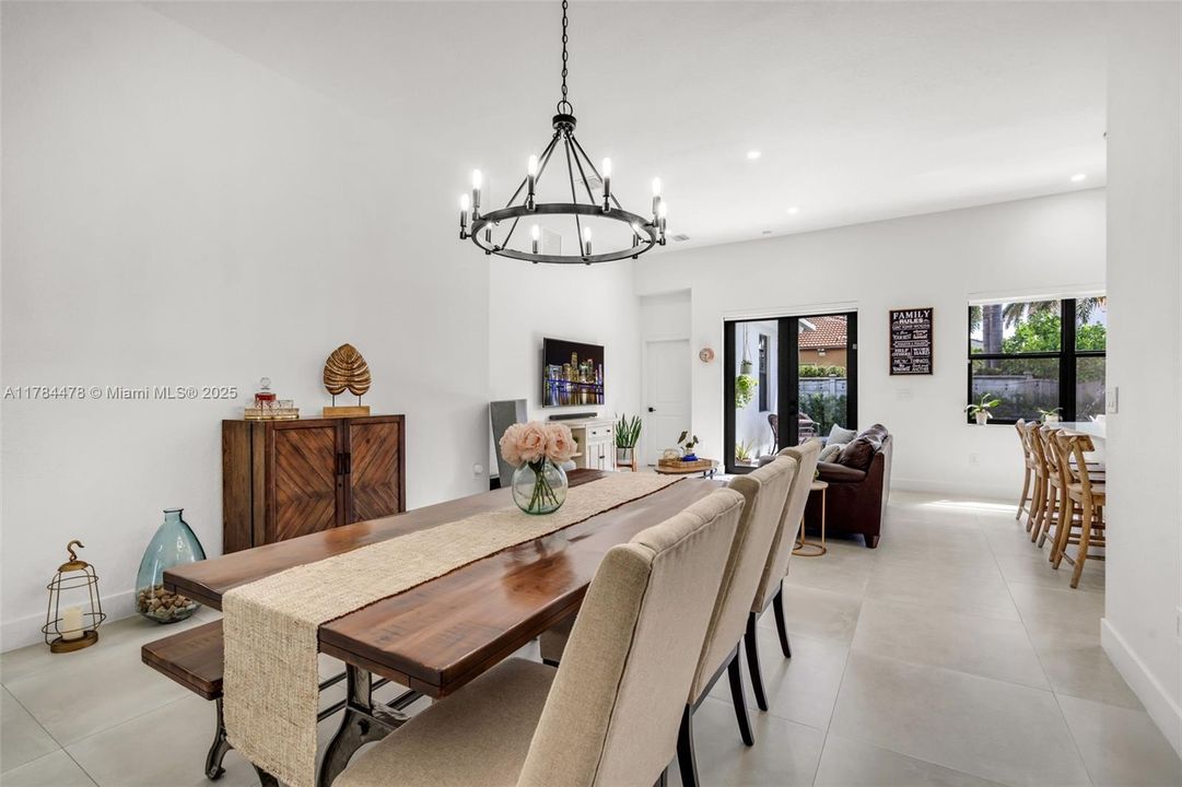 最近售出: $912,000 (4 贝兹, 3 浴室, 0 平方英尺)