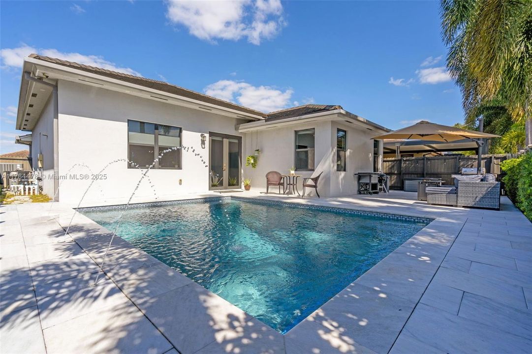 最近售出: $912,000 (4 贝兹, 3 浴室, 0 平方英尺)