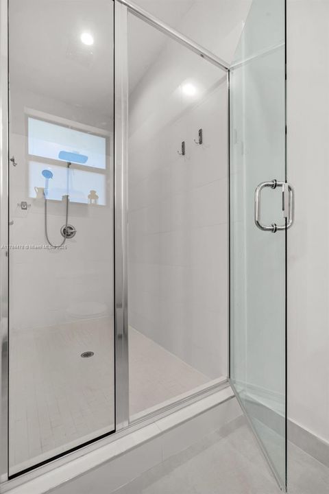 最近售出: $912,000 (4 贝兹, 3 浴室, 0 平方英尺)