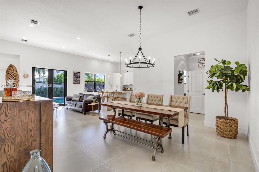 最近售出: $912,000 (4 贝兹, 3 浴室, 0 平方英尺)