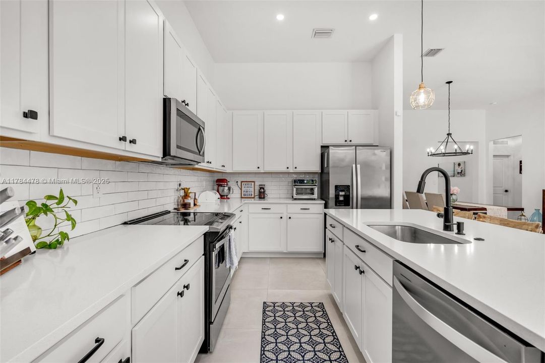 最近售出: $912,000 (4 贝兹, 3 浴室, 0 平方英尺)