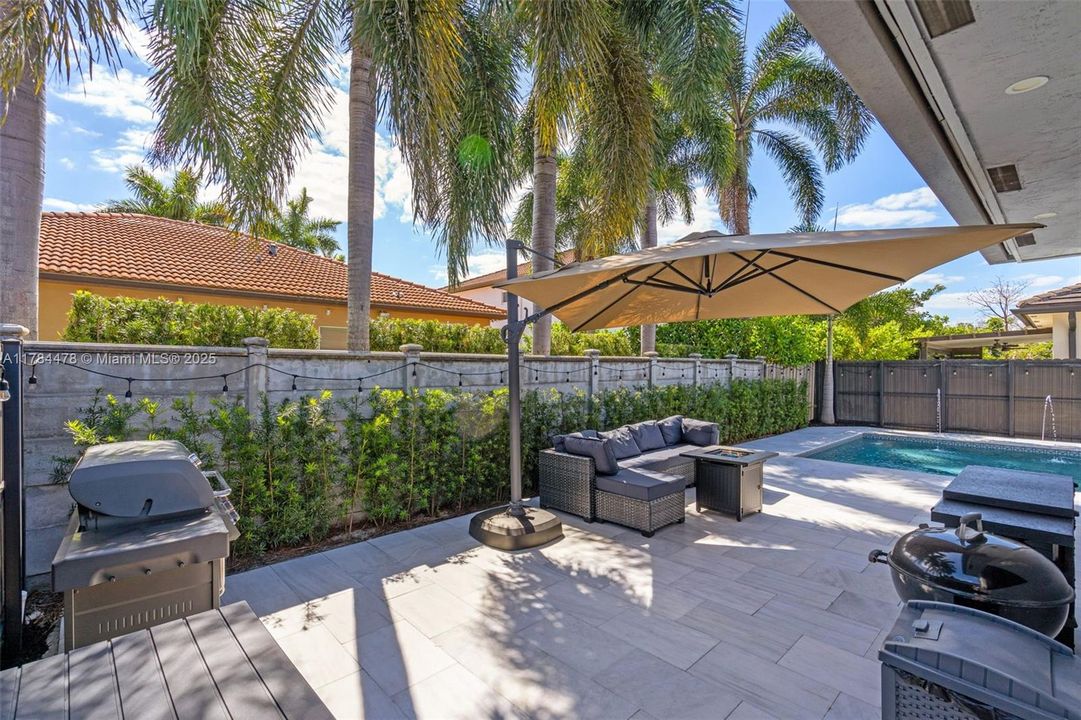 最近售出: $912,000 (4 贝兹, 3 浴室, 0 平方英尺)