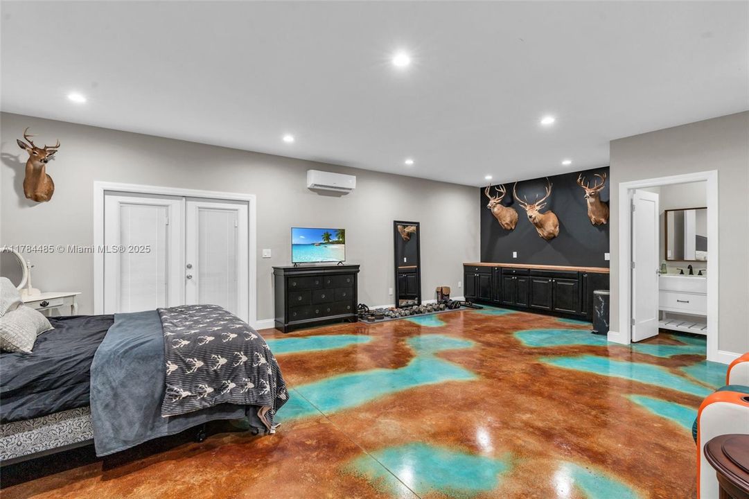 Active With Contract: $1,299,900 (4 beds, 3 baths, 3092 Square Feet)