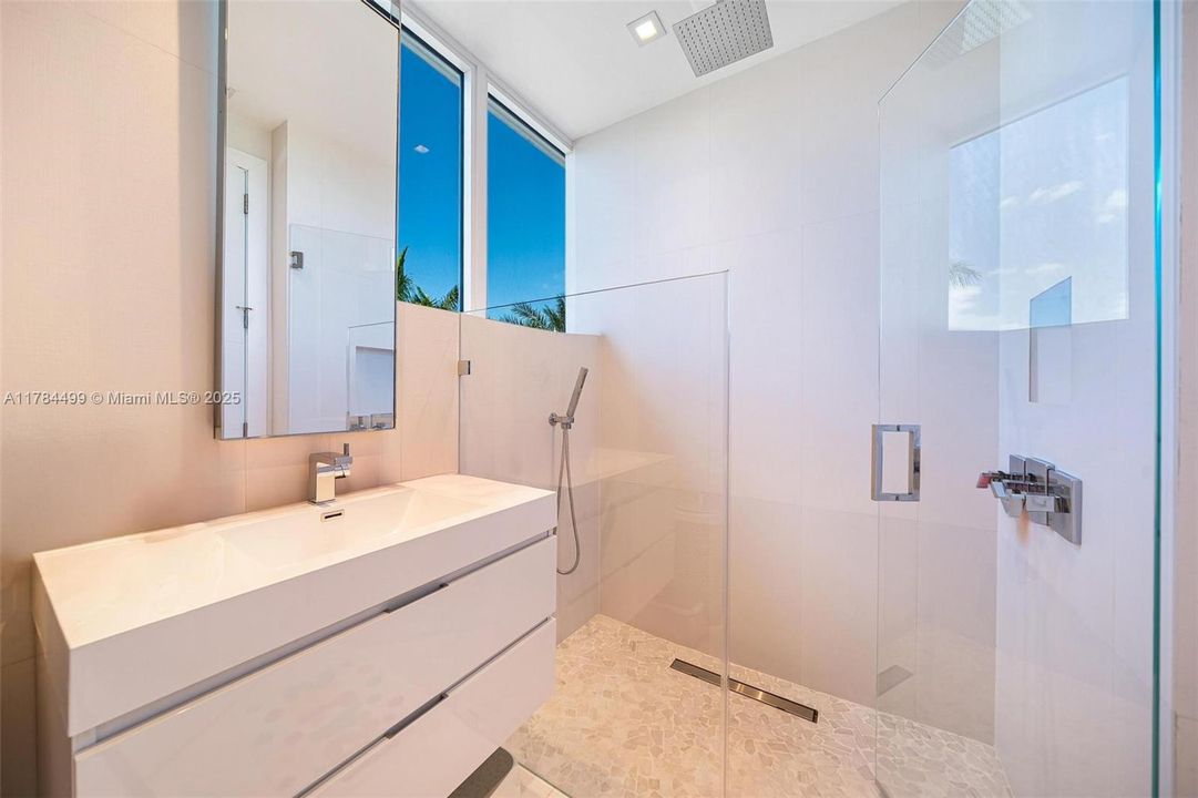 For Sale: $19,700,000 (6 beds, 7 baths, 6810 Square Feet)