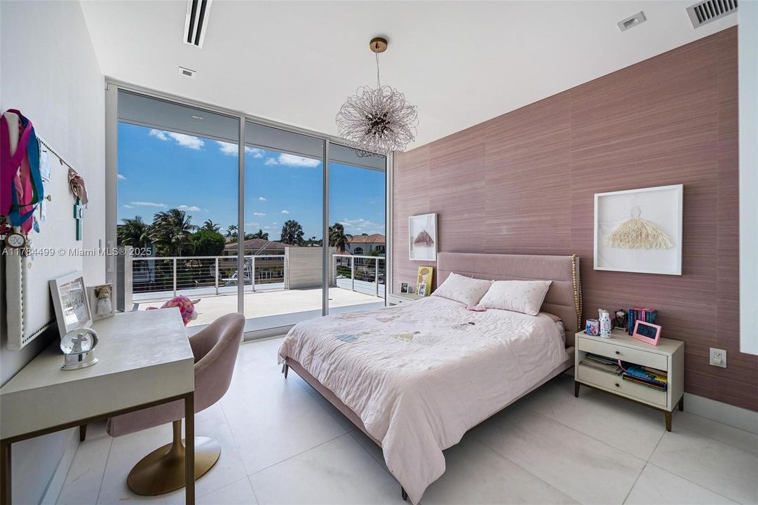 For Sale: $19,700,000 (6 beds, 7 baths, 6810 Square Feet)