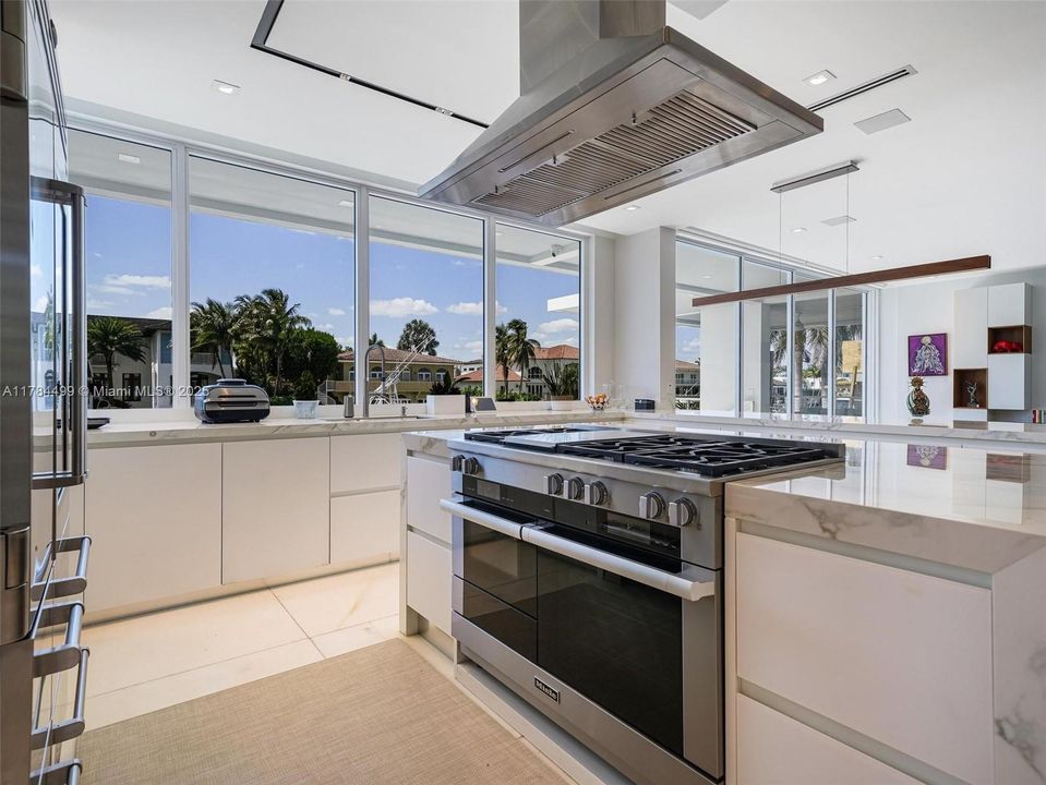 For Sale: $19,700,000 (6 beds, 7 baths, 6810 Square Feet)