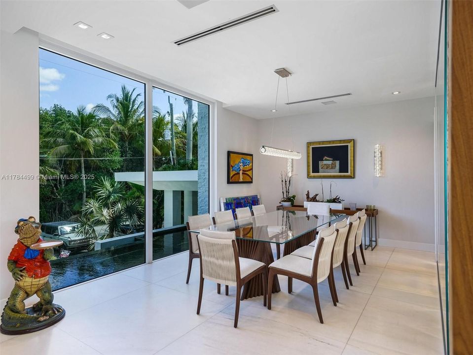 For Sale: $19,700,000 (6 beds, 7 baths, 6810 Square Feet)