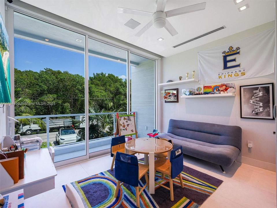 For Sale: $19,700,000 (6 beds, 7 baths, 6810 Square Feet)