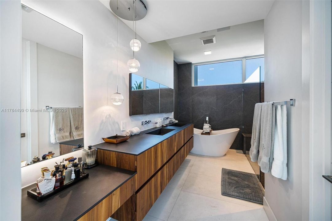 For Sale: $19,700,000 (6 beds, 7 baths, 6810 Square Feet)