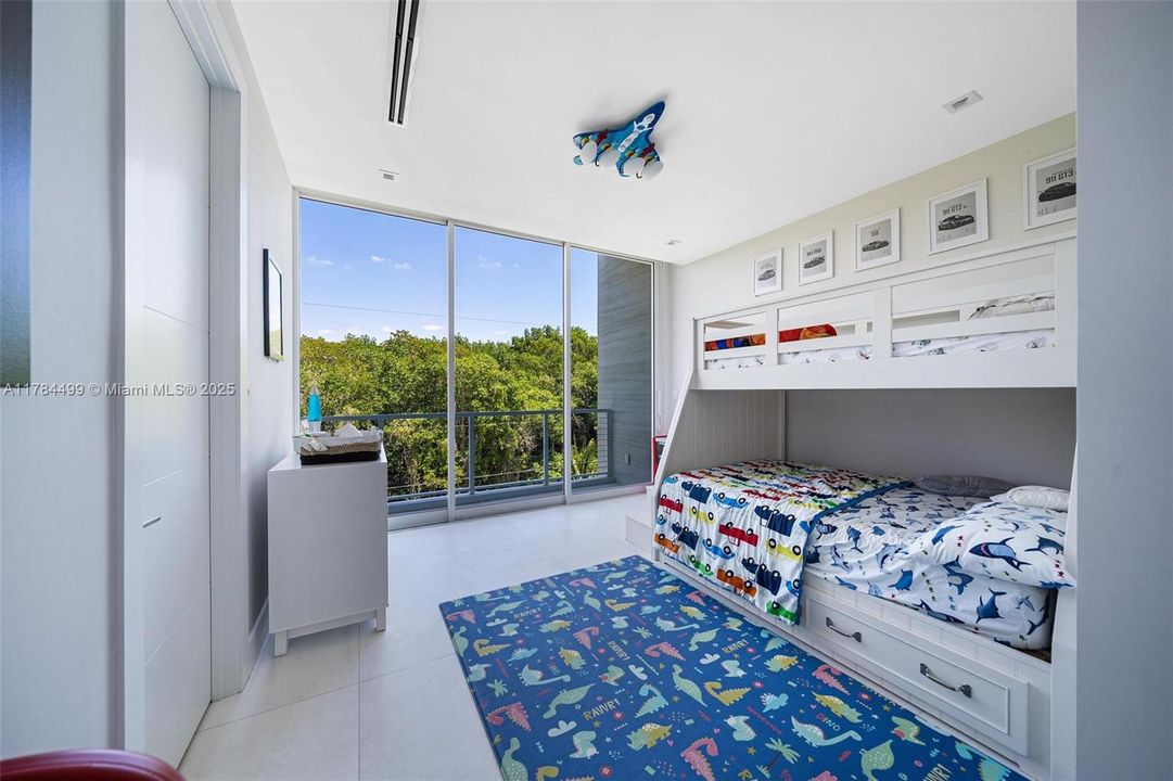 For Sale: $19,700,000 (6 beds, 7 baths, 6810 Square Feet)