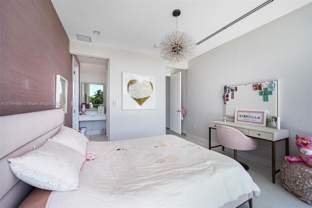 For Sale: $19,700,000 (6 beds, 7 baths, 6810 Square Feet)