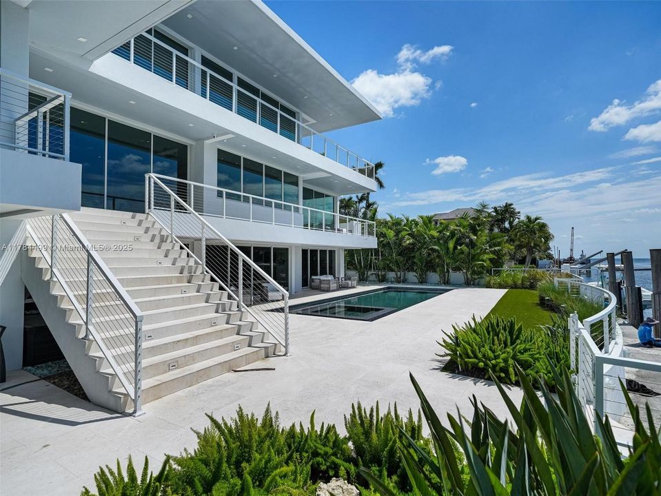 For Sale: $19,700,000 (6 beds, 7 baths, 6810 Square Feet)