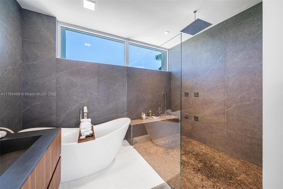 For Sale: $19,700,000 (6 beds, 7 baths, 6810 Square Feet)