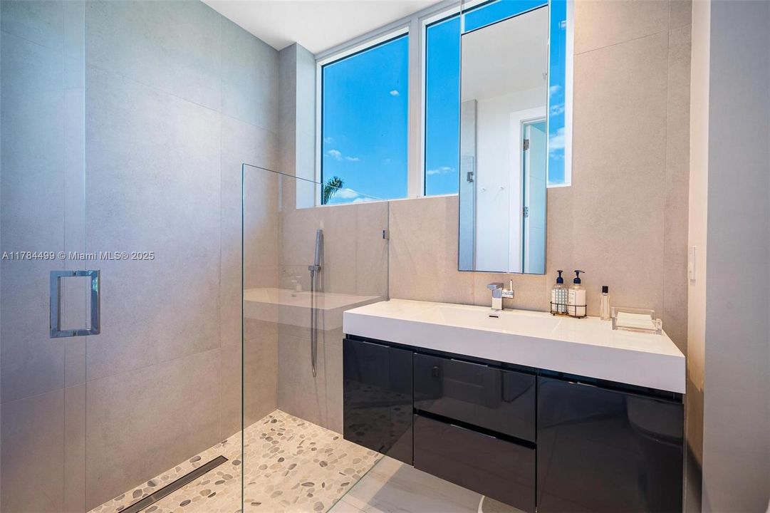 For Sale: $19,700,000 (6 beds, 7 baths, 6810 Square Feet)