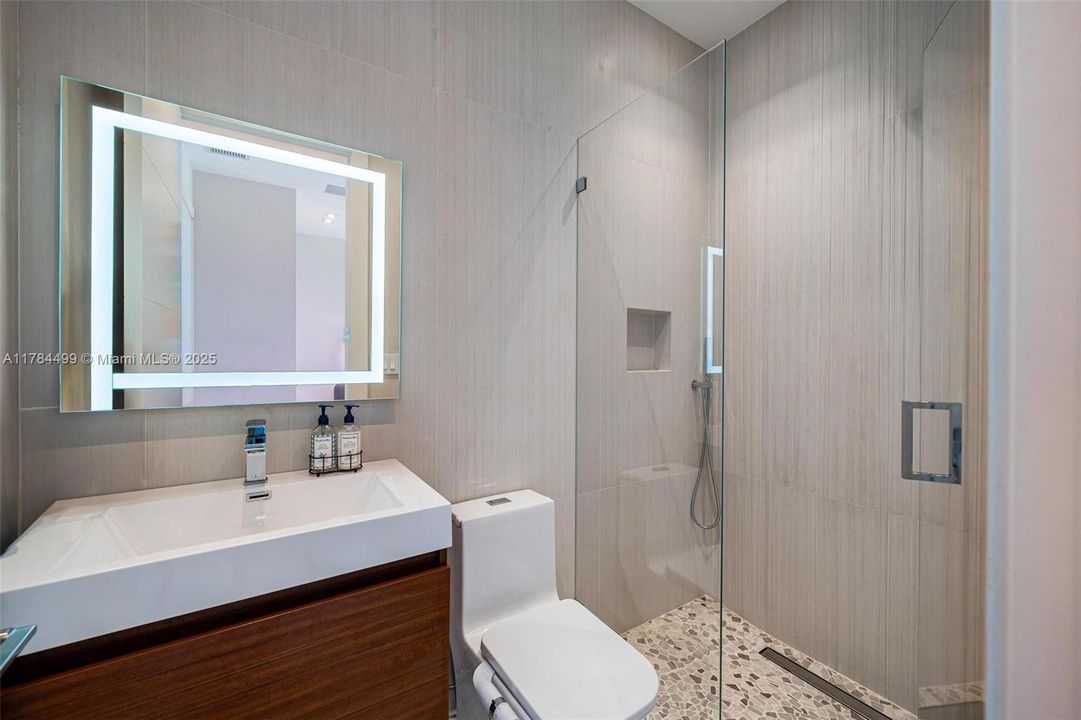 For Sale: $19,700,000 (6 beds, 7 baths, 6810 Square Feet)