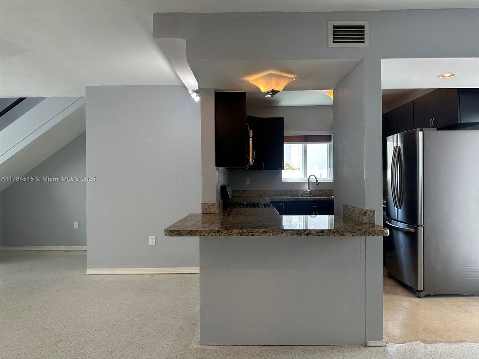 最近租的: $4,195 (3 贝兹, 2 浴室, 1632 平方英尺)