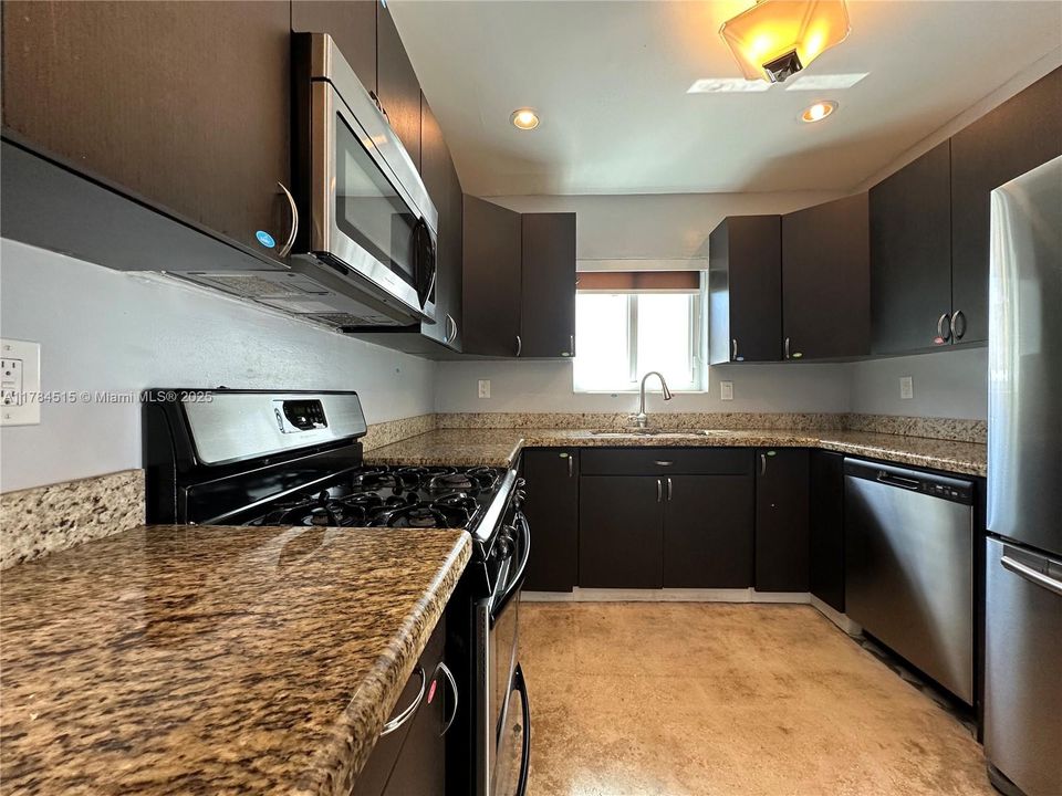 最近租的: $4,195 (3 贝兹, 2 浴室, 1632 平方英尺)