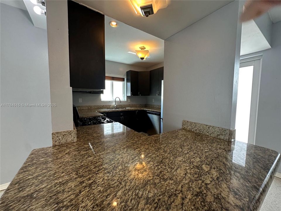 最近租的: $4,195 (3 贝兹, 2 浴室, 1632 平方英尺)