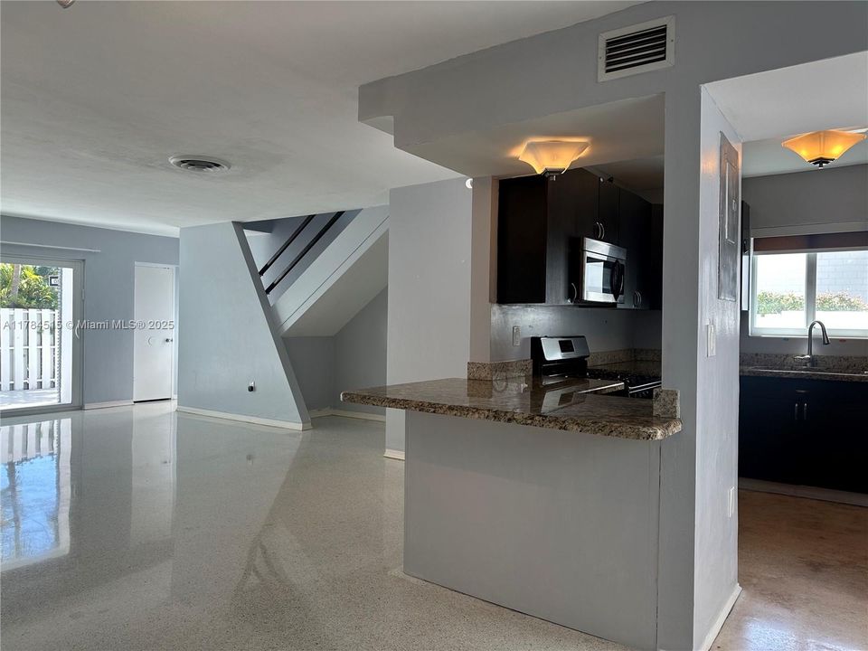 最近租的: $4,195 (3 贝兹, 2 浴室, 1632 平方英尺)