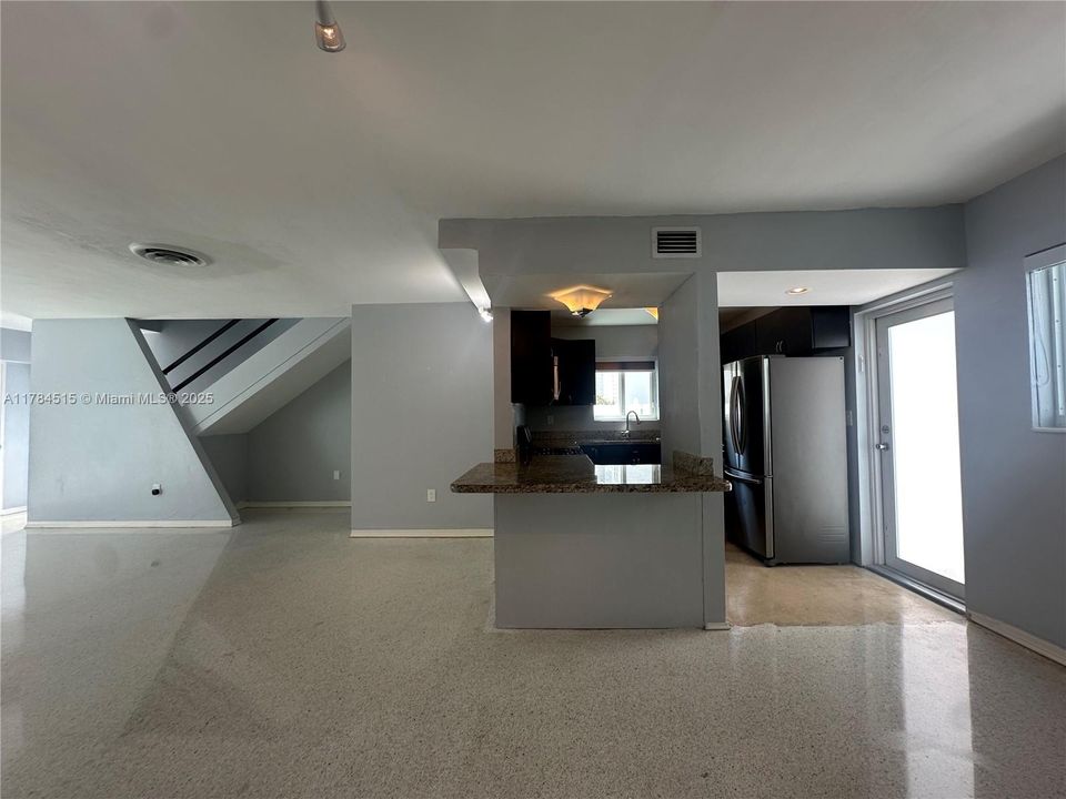 最近租的: $4,195 (3 贝兹, 2 浴室, 1632 平方英尺)