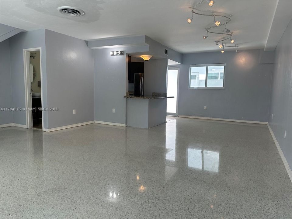 最近租的: $4,195 (3 贝兹, 2 浴室, 1632 平方英尺)