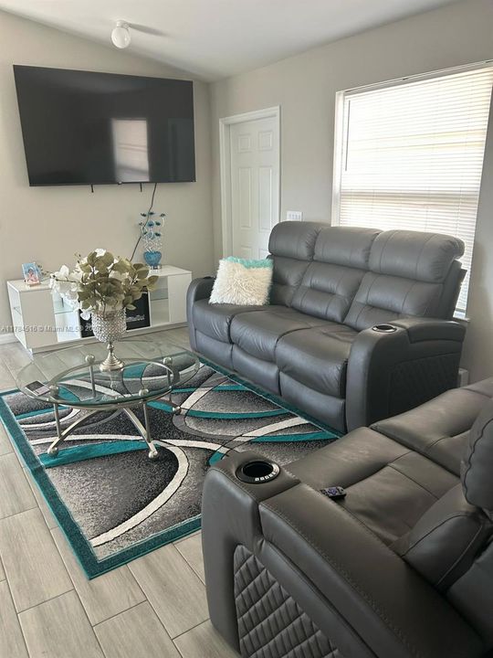 Recently Rented: $2,400 (4 beds, 2 baths, 0 Square Feet)