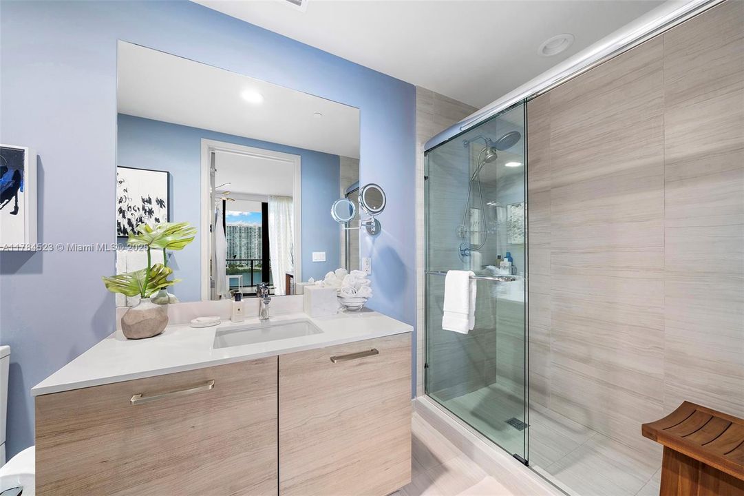 Recently Sold: $3,750,000 (4 beds, 5 baths, 3461 Square Feet)