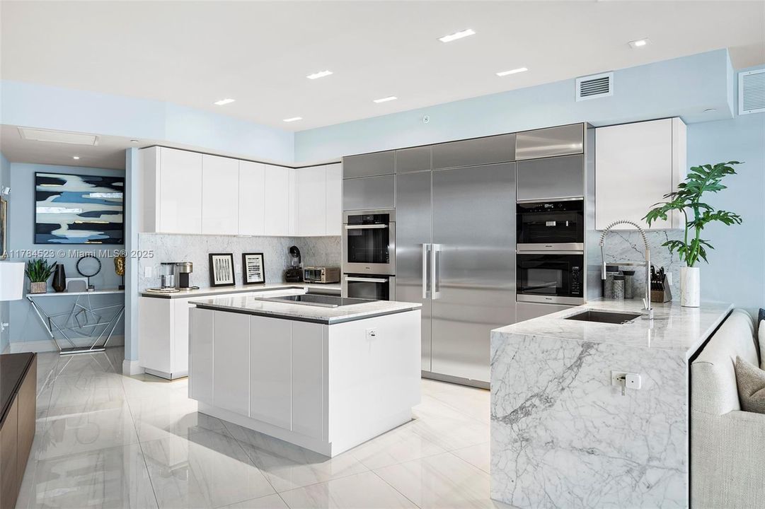 Recently Sold: $3,750,000 (4 beds, 5 baths, 3461 Square Feet)