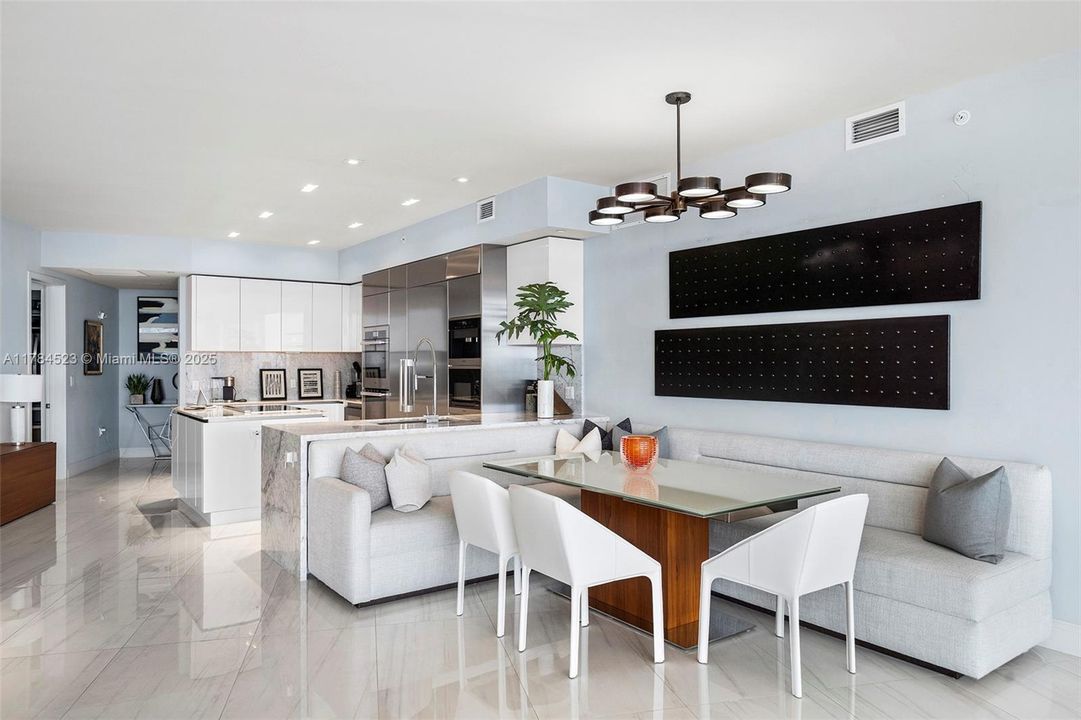 Recently Sold: $3,750,000 (4 beds, 5 baths, 3461 Square Feet)