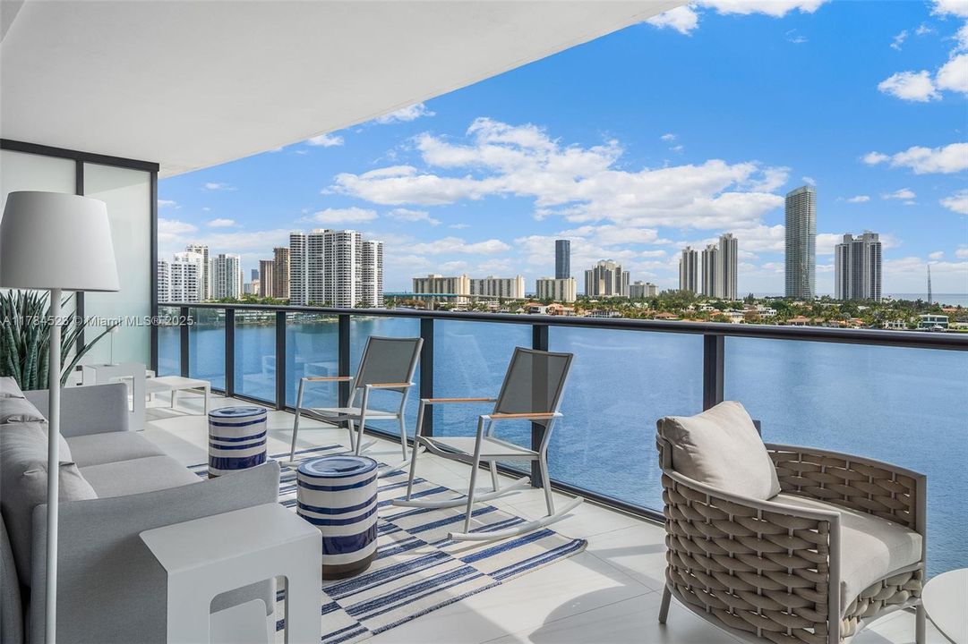 Recently Sold: $3,750,000 (4 beds, 5 baths, 3461 Square Feet)