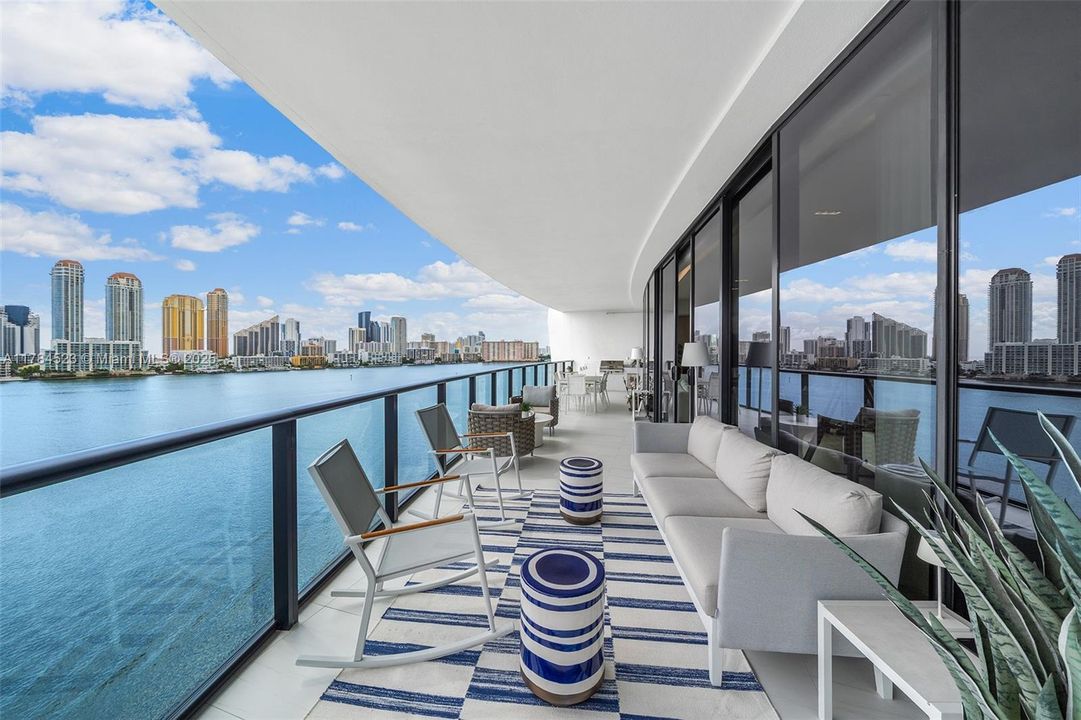 Recently Sold: $3,750,000 (4 beds, 5 baths, 3461 Square Feet)