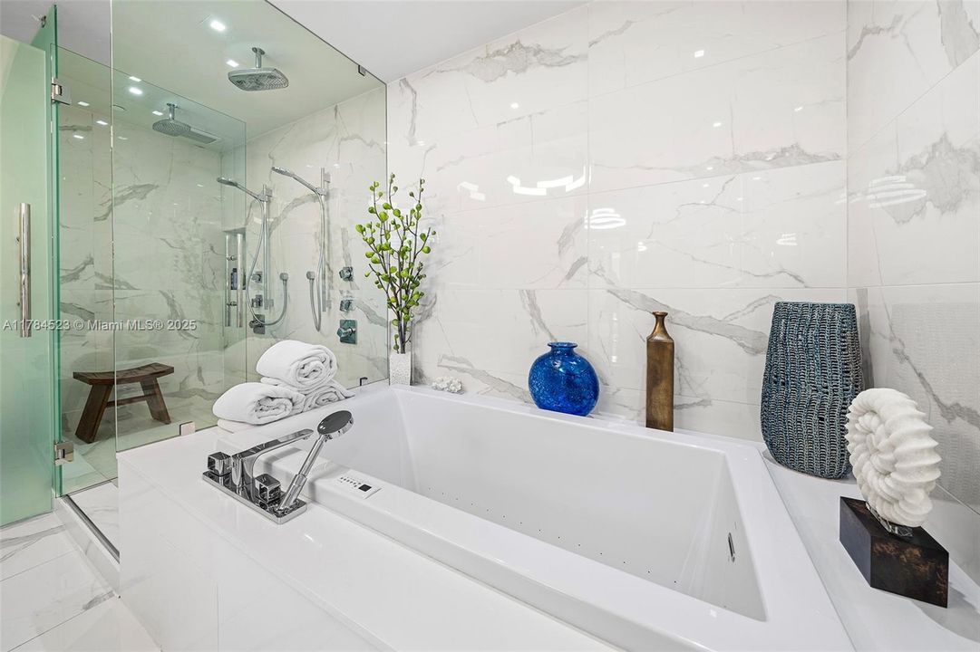 Recently Sold: $3,750,000 (4 beds, 5 baths, 3461 Square Feet)