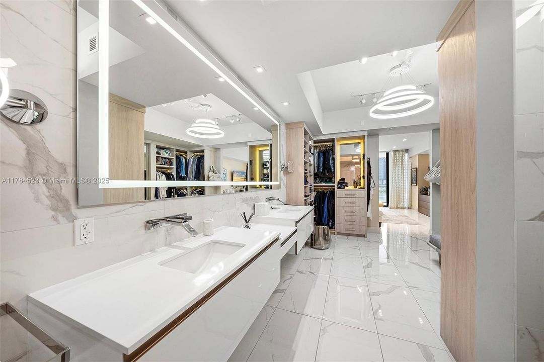 Recently Sold: $3,750,000 (4 beds, 5 baths, 3461 Square Feet)