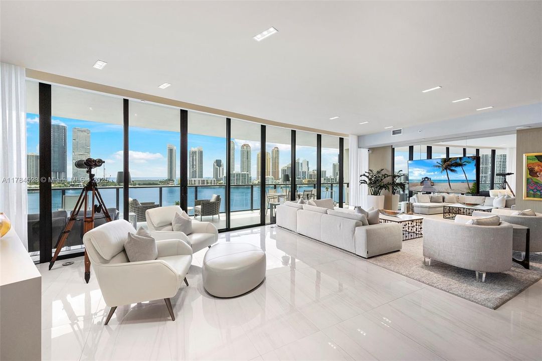 Recently Sold: $3,750,000 (4 beds, 5 baths, 3461 Square Feet)
