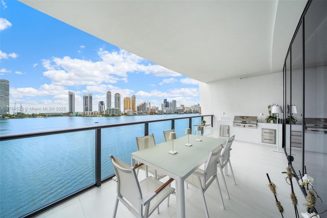 Recently Sold: $3,750,000 (4 beds, 5 baths, 3461 Square Feet)