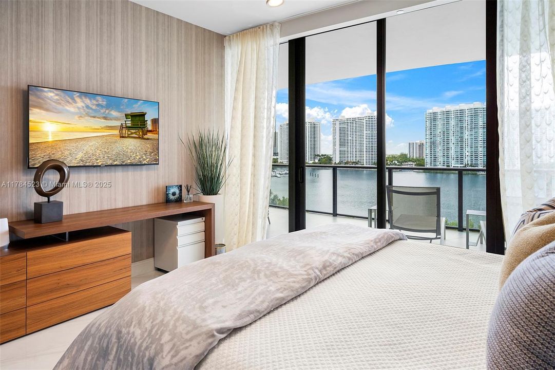 Recently Sold: $3,750,000 (4 beds, 5 baths, 3461 Square Feet)