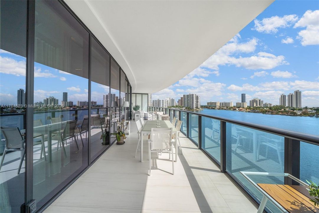 Recently Sold: $3,750,000 (4 beds, 5 baths, 3461 Square Feet)