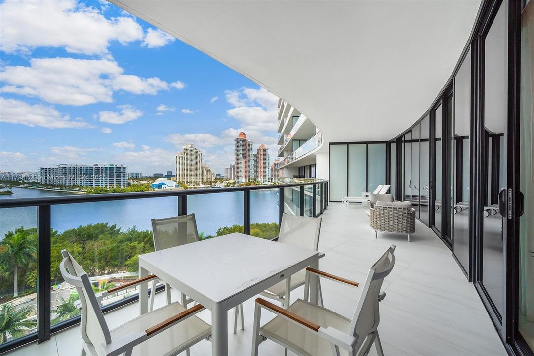 Recently Sold: $3,750,000 (4 beds, 5 baths, 3461 Square Feet)