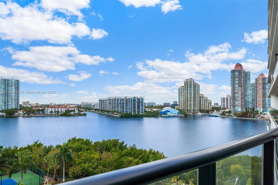 Recently Sold: $3,750,000 (4 beds, 5 baths, 3461 Square Feet)