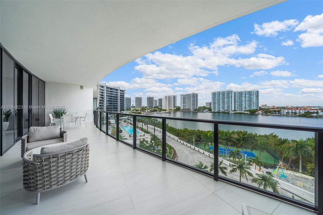 Recently Sold: $3,750,000 (4 beds, 5 baths, 3461 Square Feet)