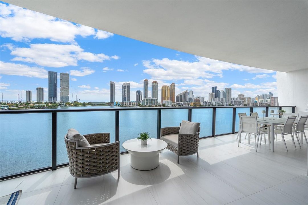 Recently Sold: $3,750,000 (4 beds, 5 baths, 3461 Square Feet)