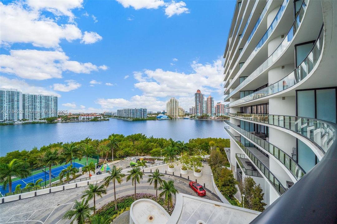 Recently Sold: $3,750,000 (4 beds, 5 baths, 3461 Square Feet)