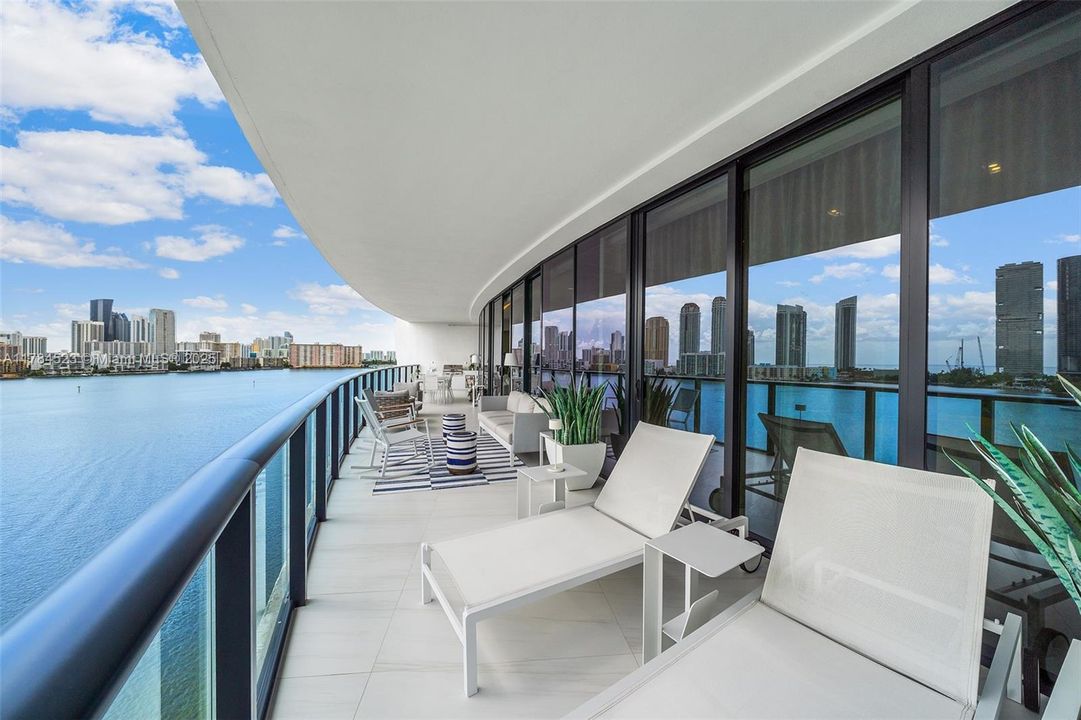 Recently Sold: $3,750,000 (4 beds, 5 baths, 3461 Square Feet)