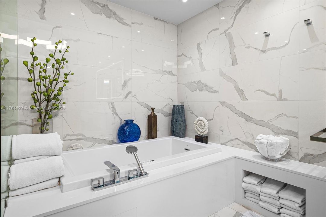 Recently Sold: $3,750,000 (4 beds, 5 baths, 3461 Square Feet)