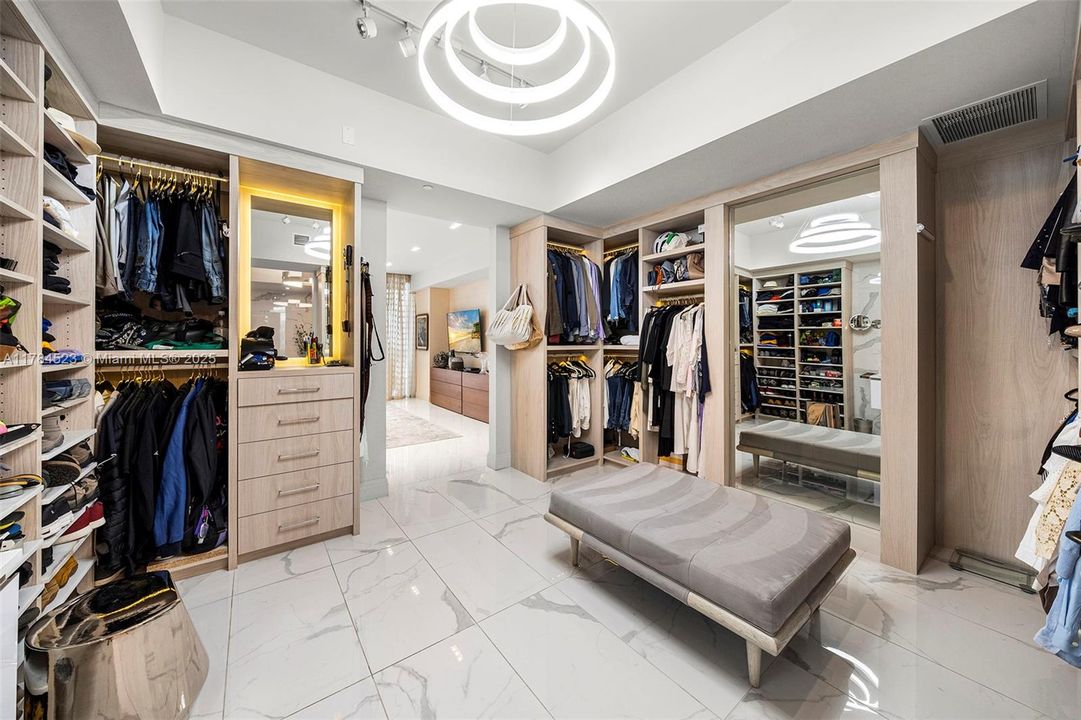 Recently Sold: $3,750,000 (4 beds, 5 baths, 3461 Square Feet)