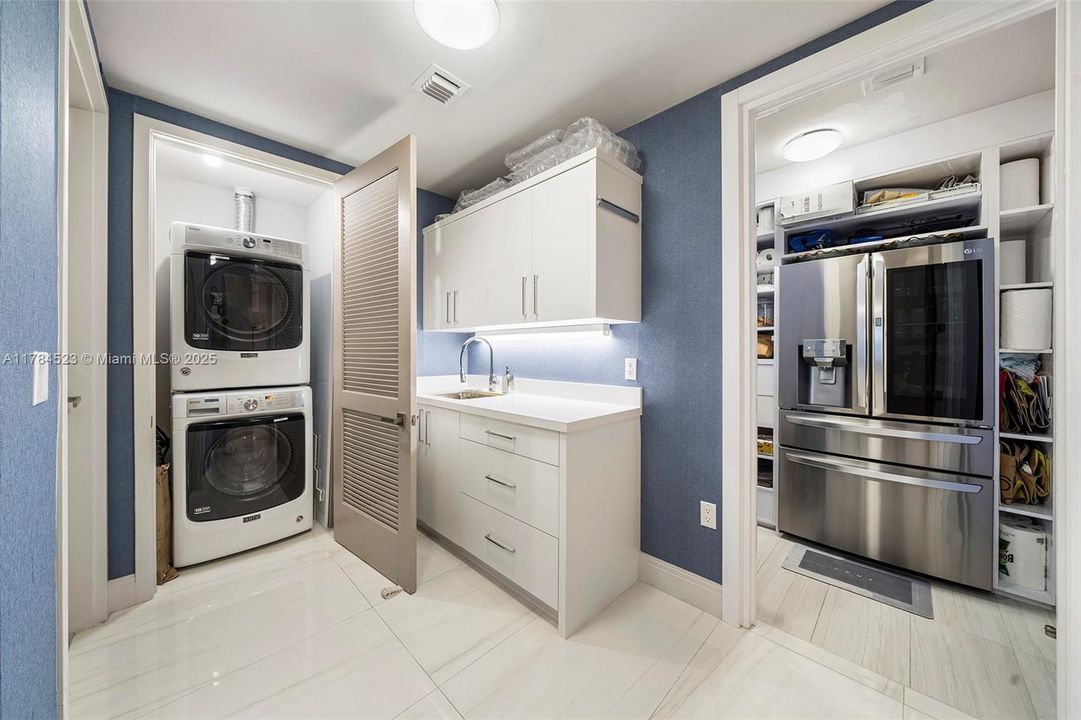 Recently Sold: $3,750,000 (4 beds, 5 baths, 3461 Square Feet)