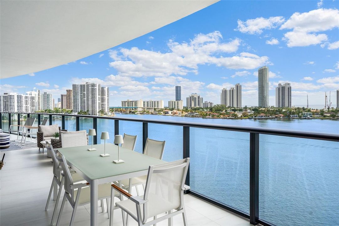 Recently Sold: $3,750,000 (4 beds, 5 baths, 3461 Square Feet)