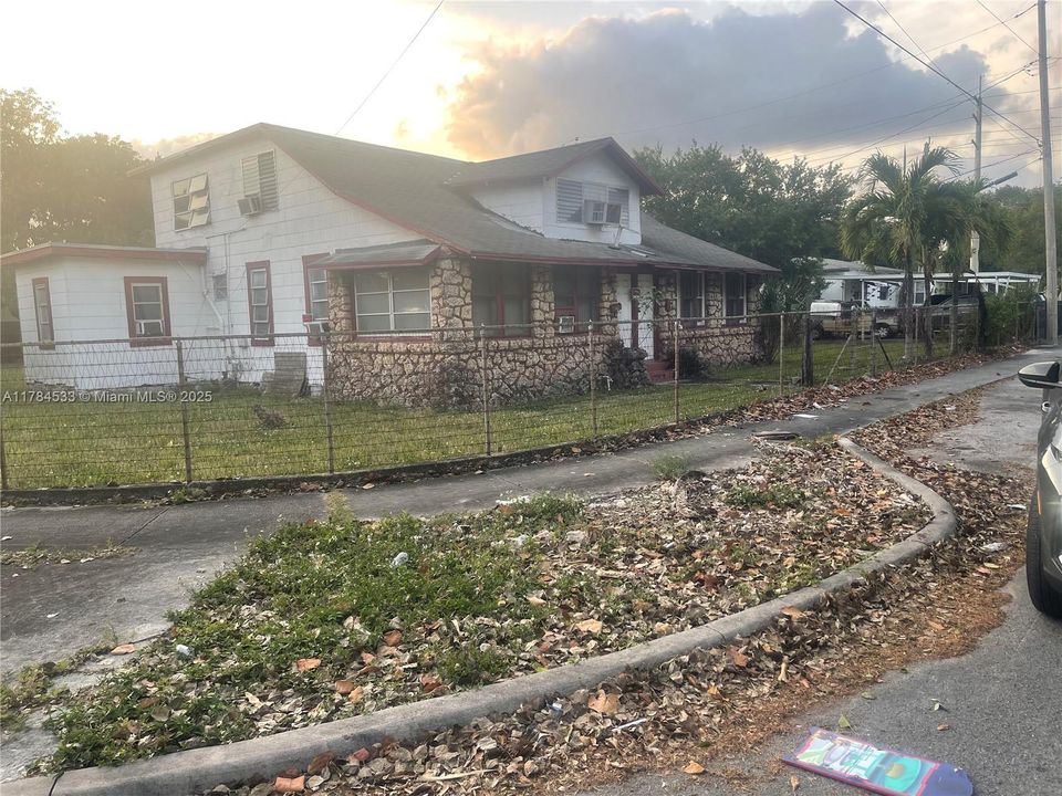 合同活跃: $650,000 (7 贝兹, 3 浴室, 2986 平方英尺)