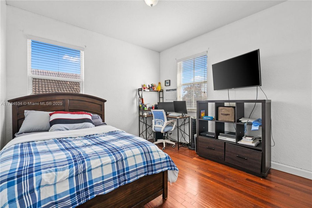 Недавно продано: $630,000 (5 спален, 3 ванн, 2552 Квадратных фут)